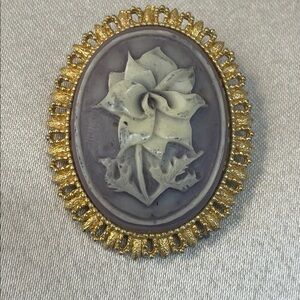 Avon Gold-Tone Purple and Cream Floral Cameo Brooch